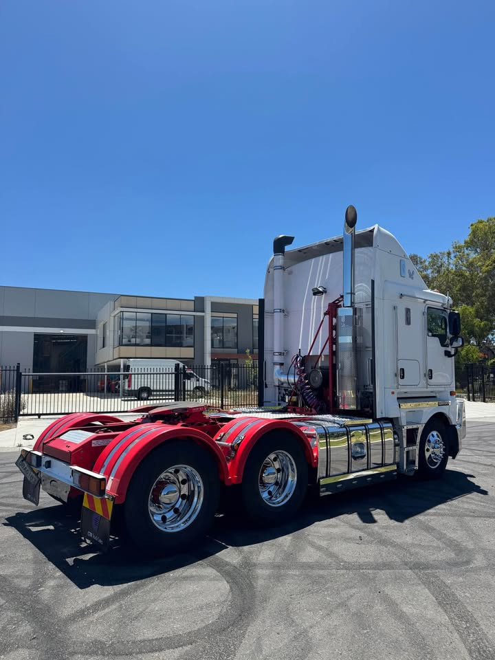 2017 Kenworth K200 image 10