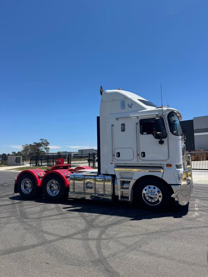 2017 Kenworth K200 image 15