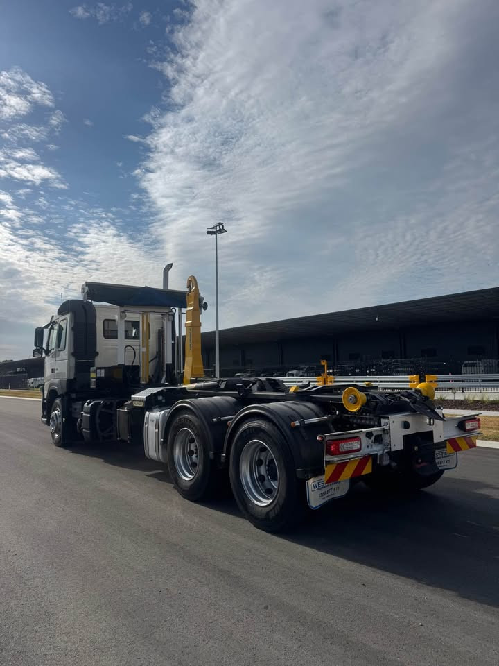 2018 Volvo FM410 image 12