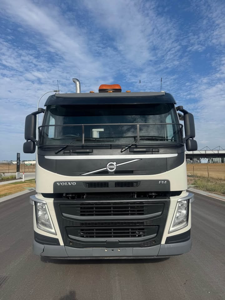 2018 Volvo FM410 image 14