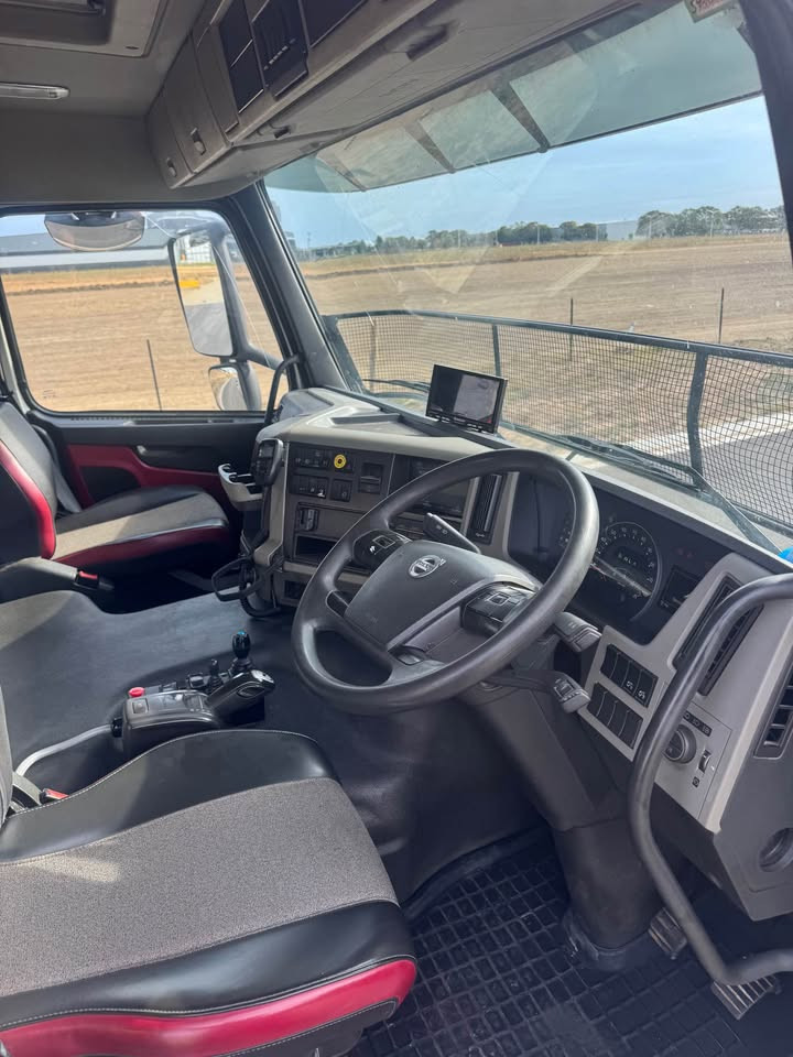 2018 Volvo FM410 image 17