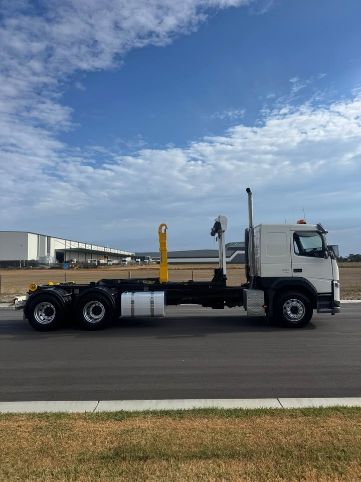 2018 Volvo FM410 image 2