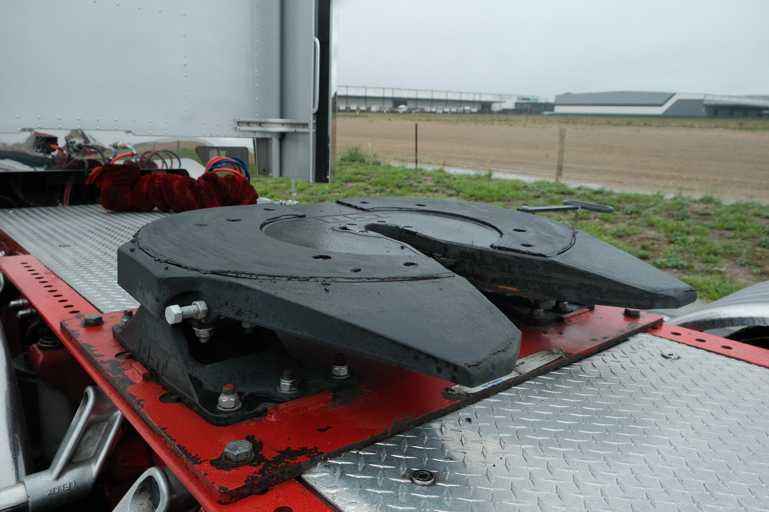 2017 Kenworth T909 image 10