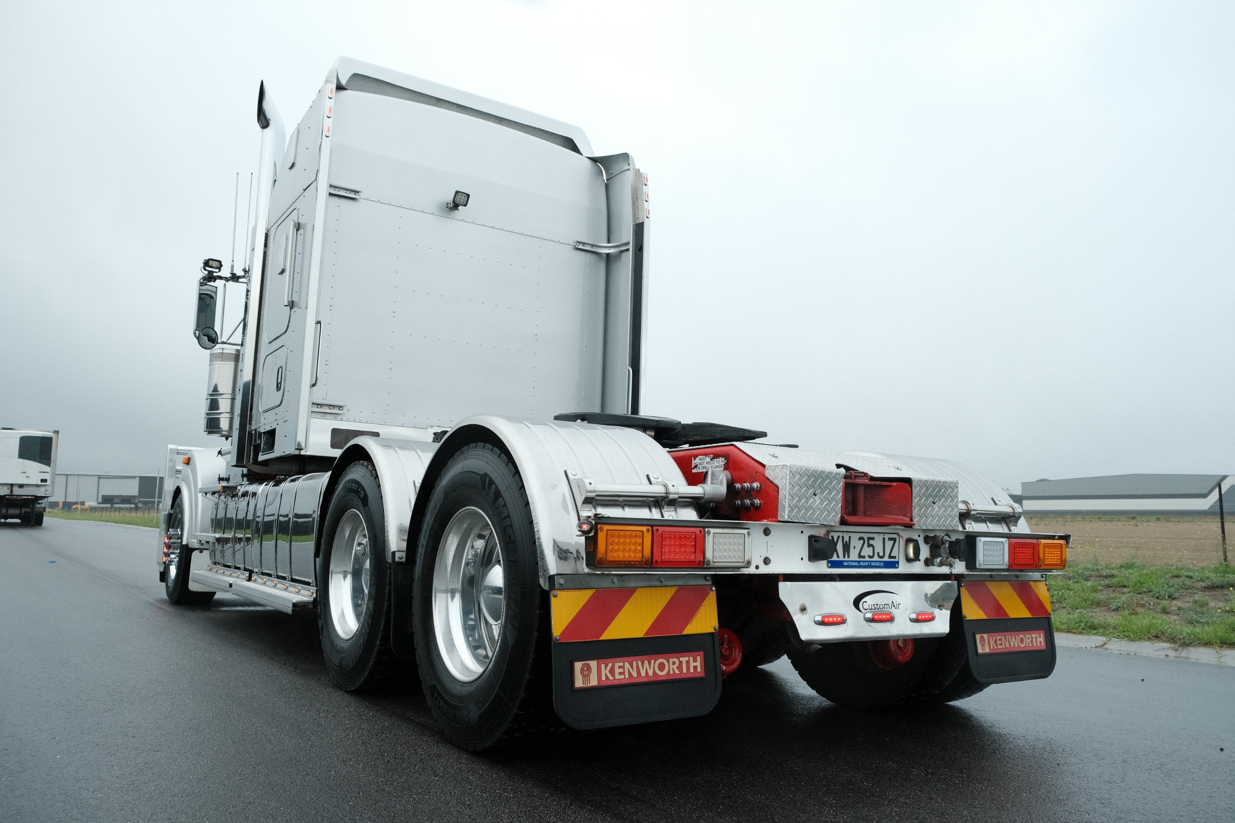 2017 Kenworth T909 image 11
