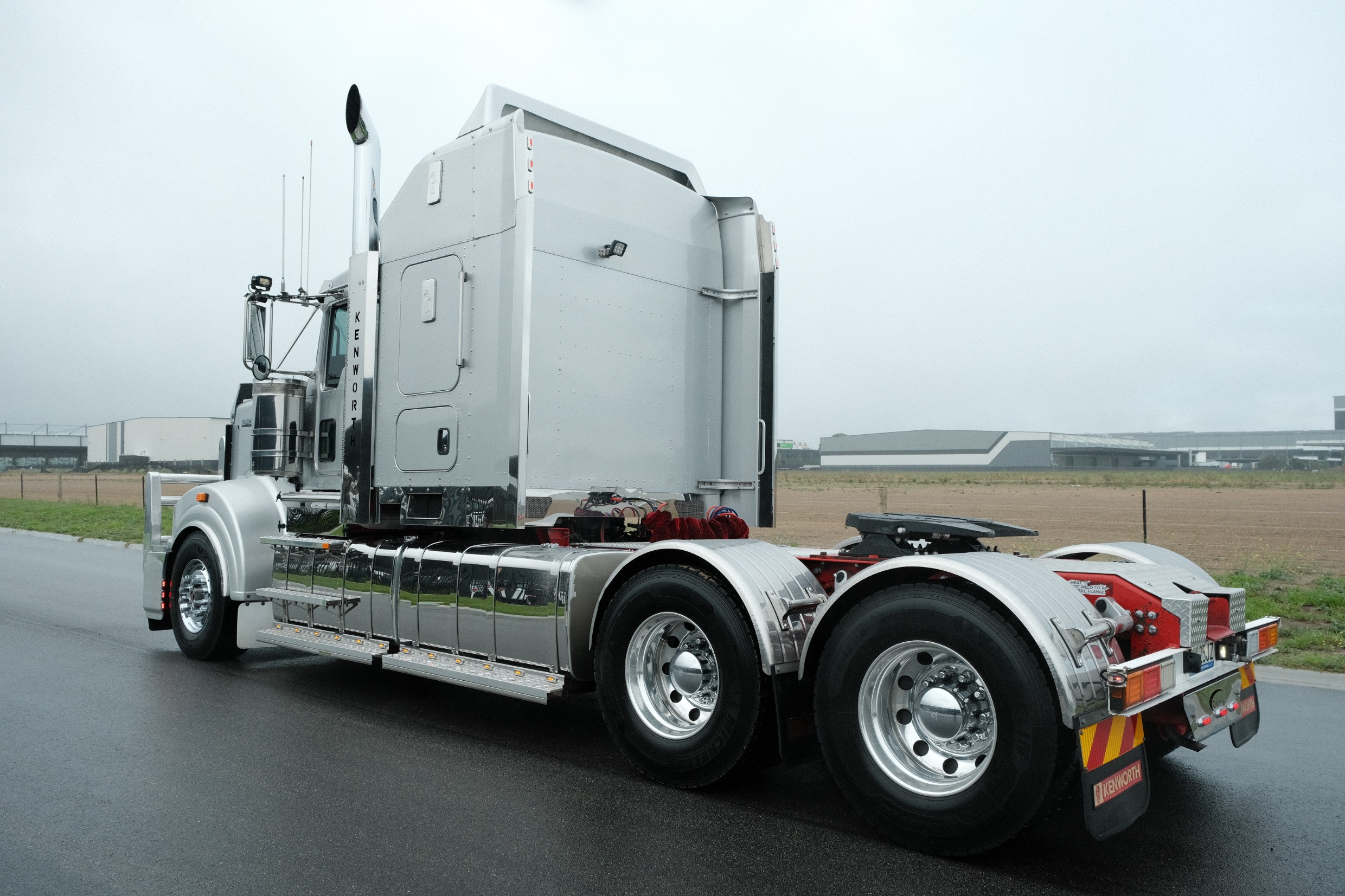 2017 Kenworth T909 image 12