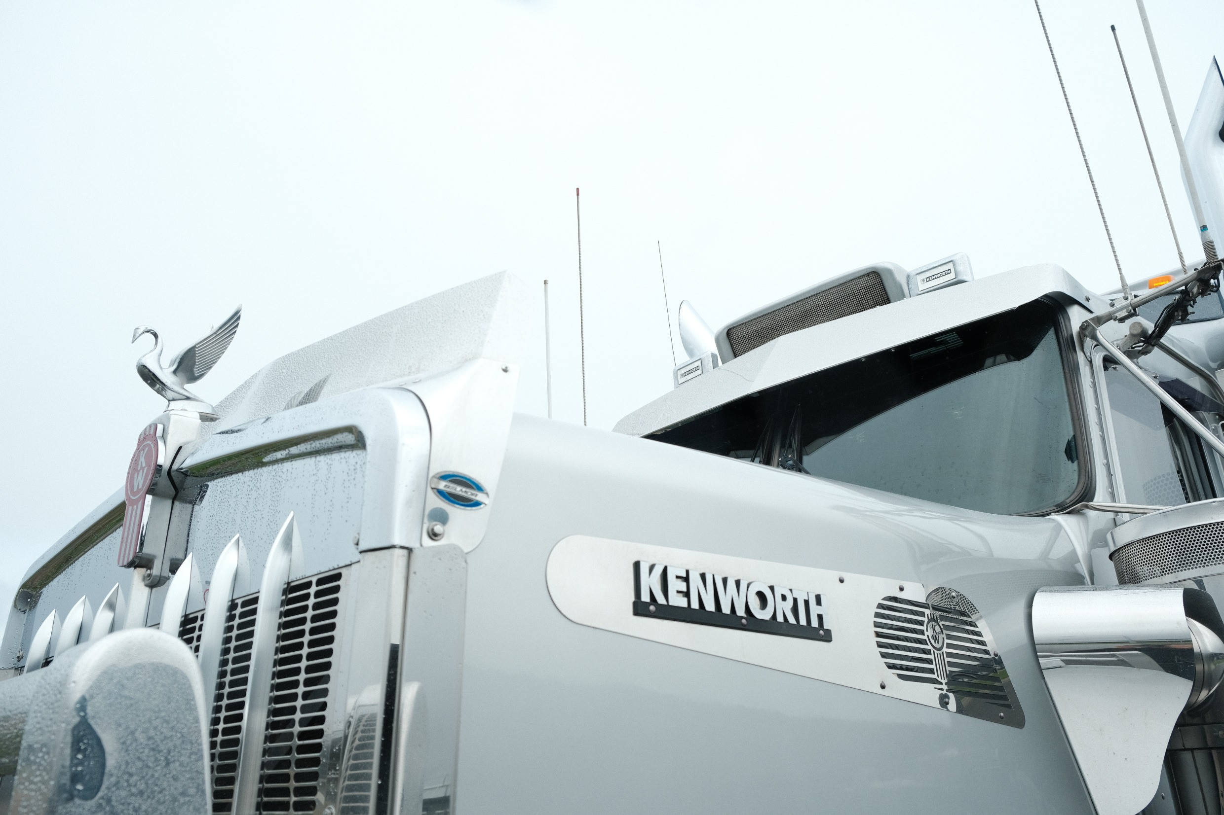2017 Kenworth T909 image 18