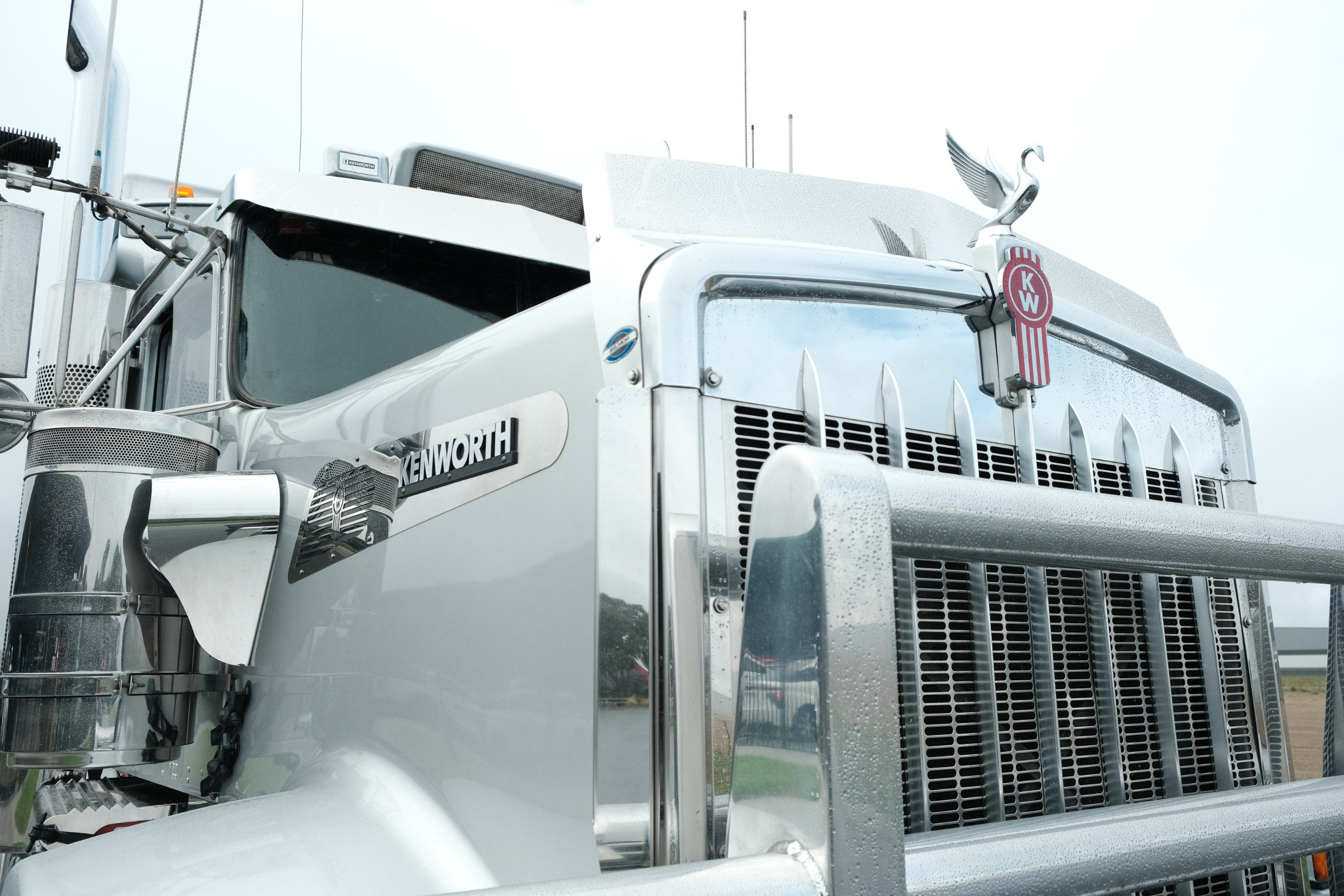2017 Kenworth T909 image 3