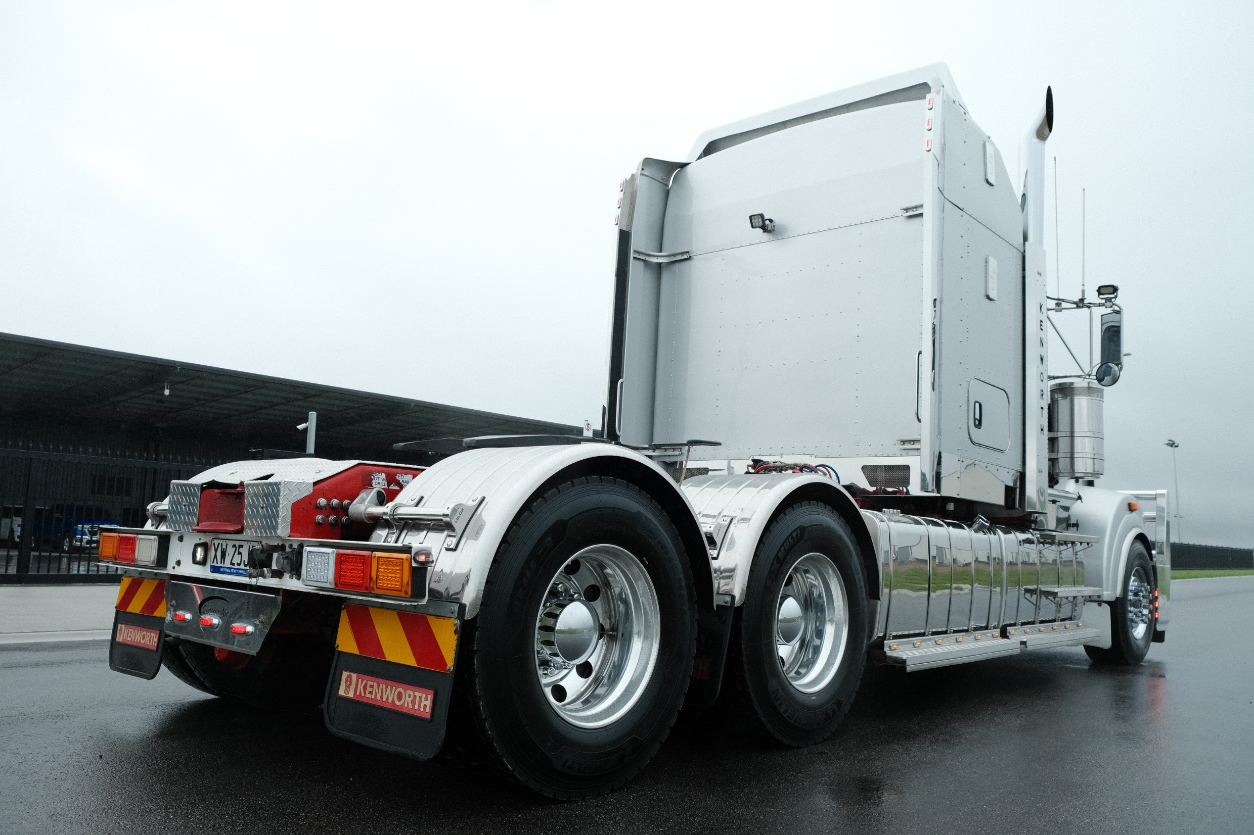 2017 Kenworth T909 image 8