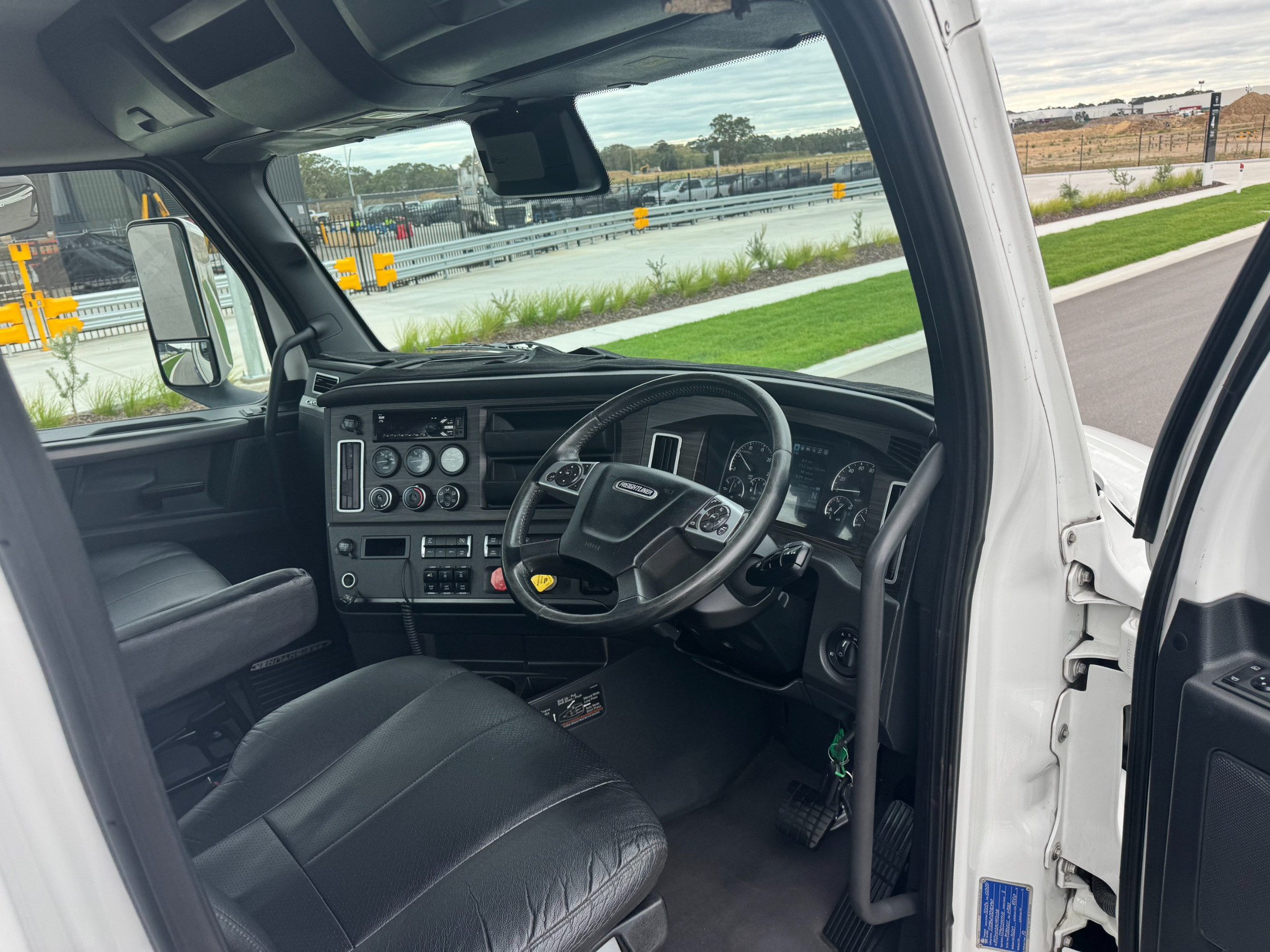2020 Freightliner Cascadia image 14