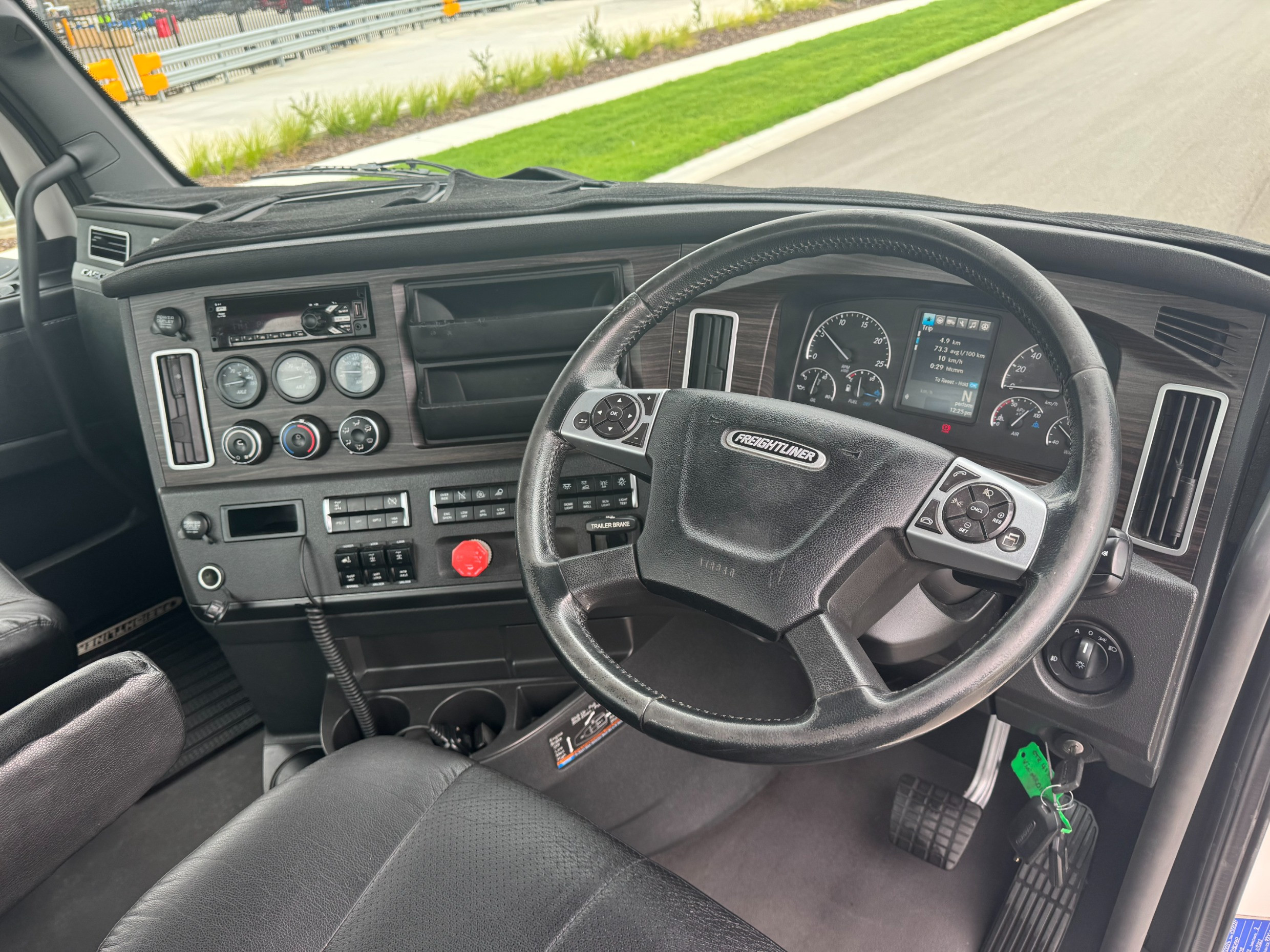 2020 Freightliner Cascadia image 15