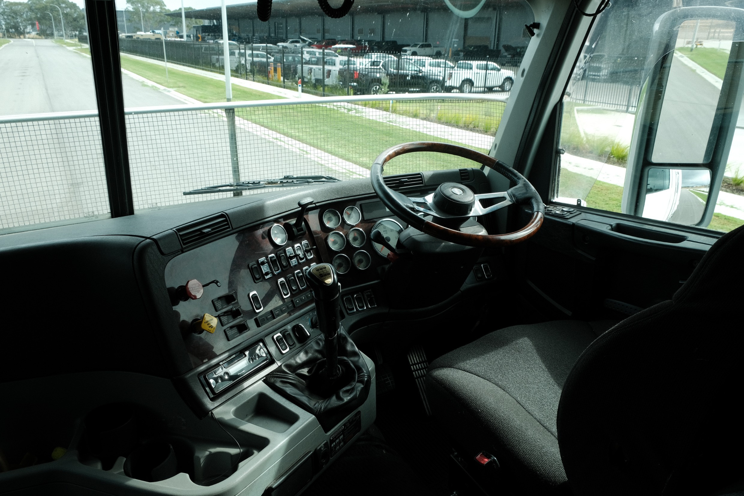 2013 Freightliner Argosy image 16