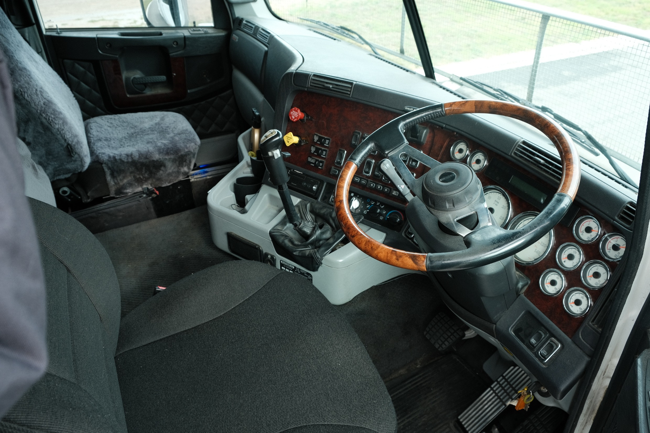 2013 Freightliner Argosy image 18