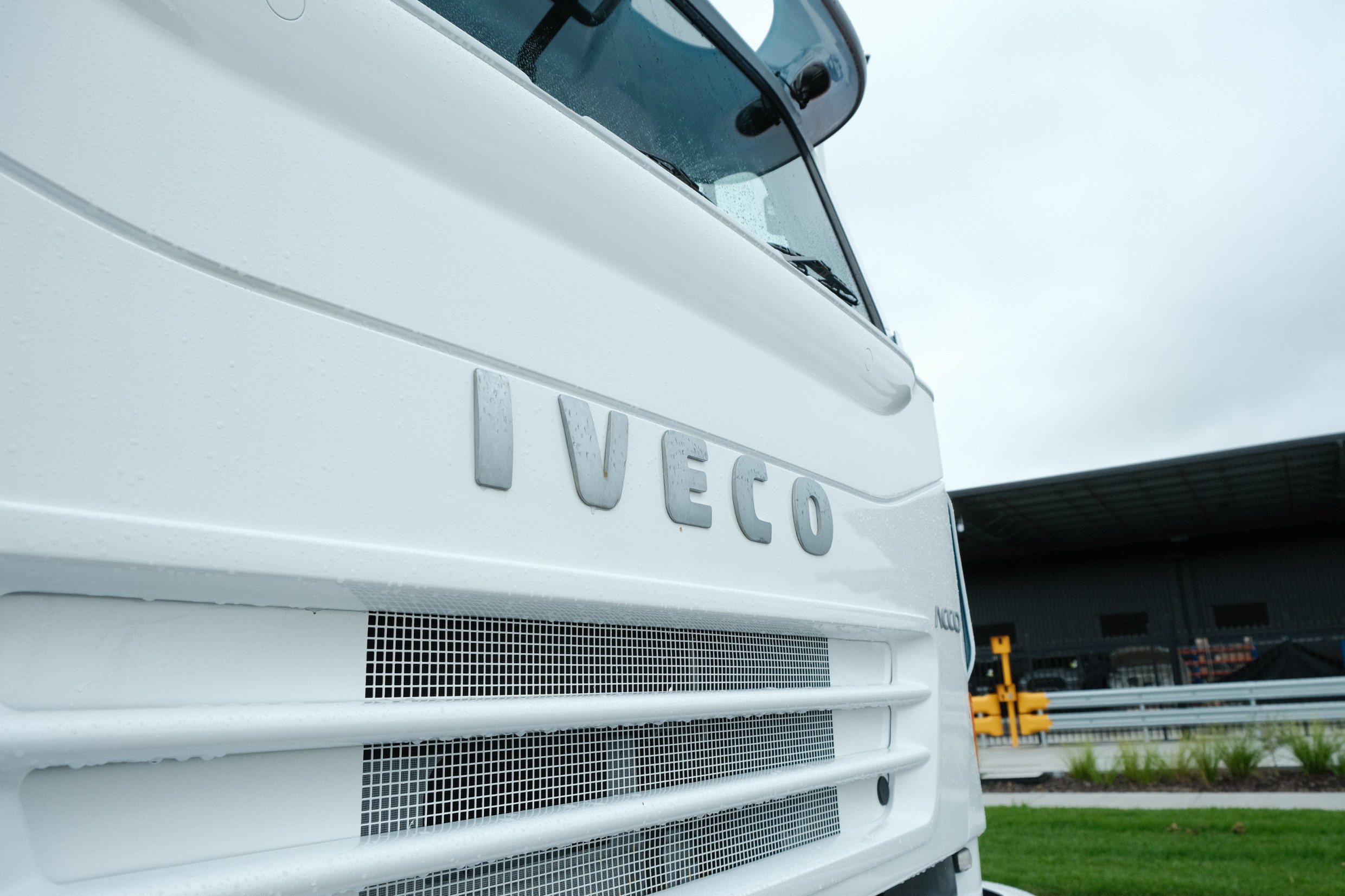 2013 Iveco Acco 2350G image 13