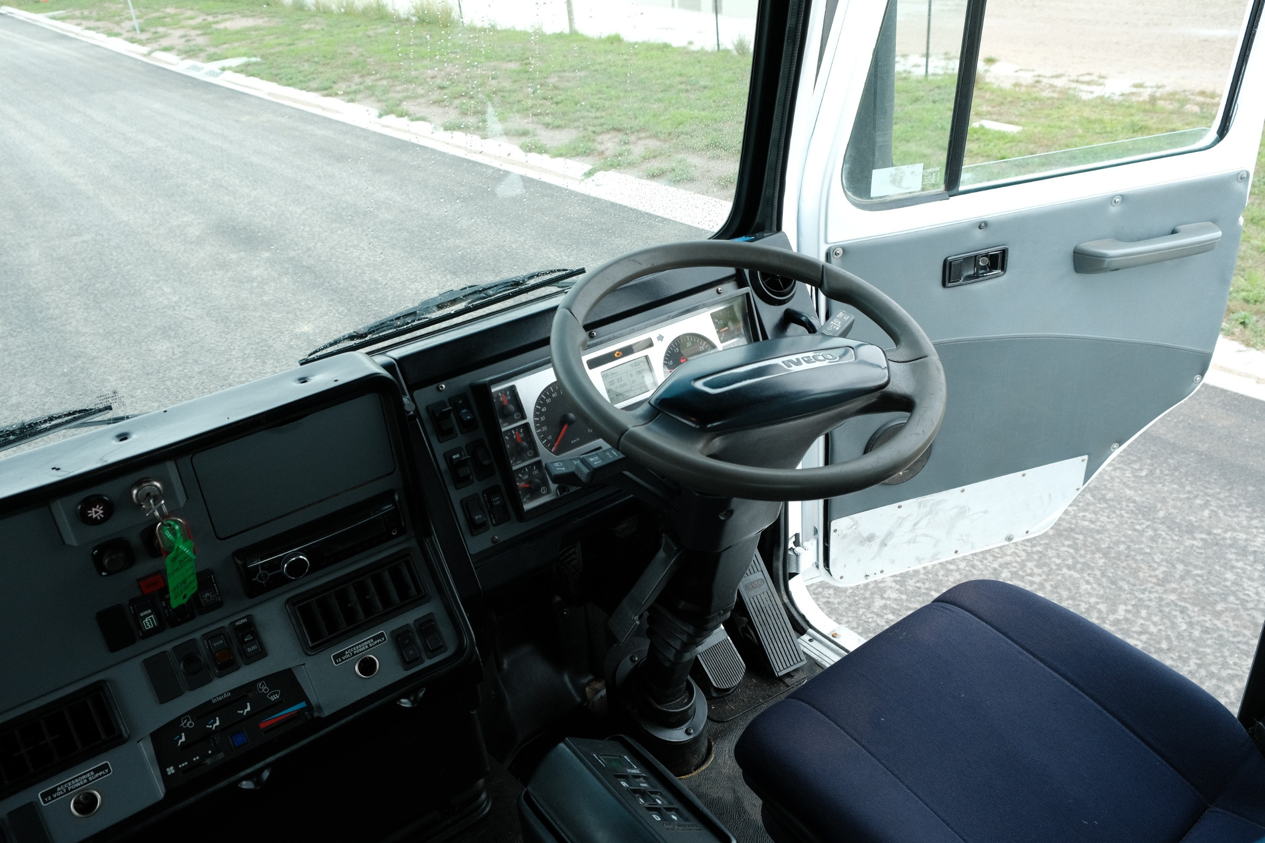 2013 Iveco Acco 2350G image 15