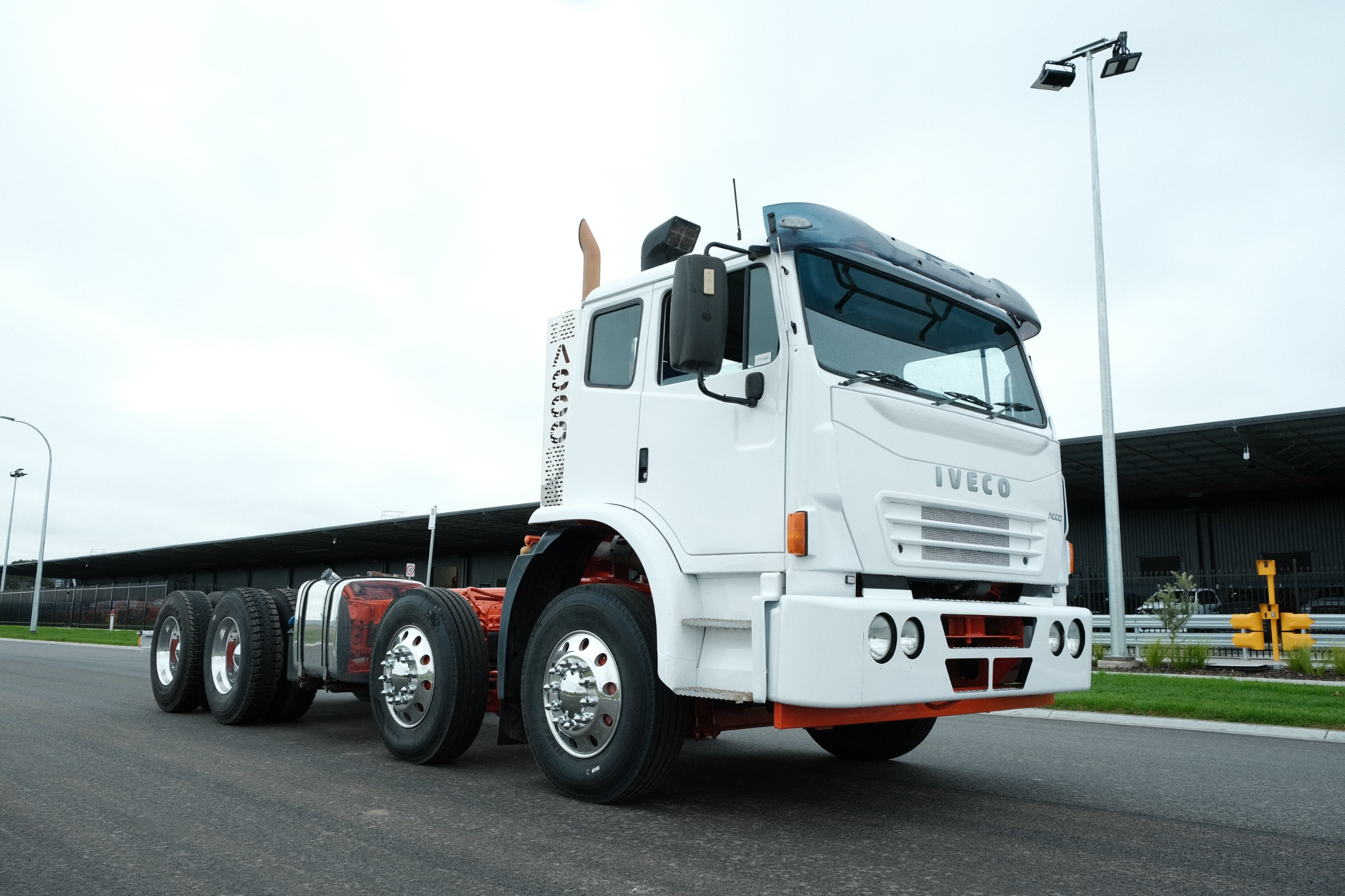 2013 Iveco Acco 2350G image 2