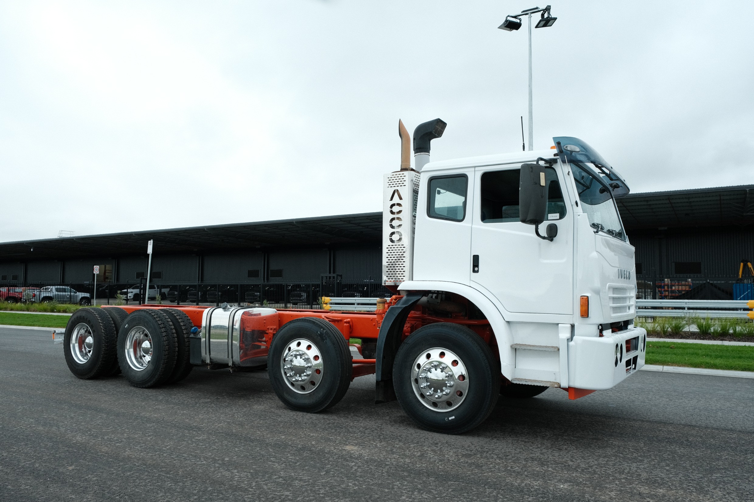 2013 Iveco Acco 2350G image 3