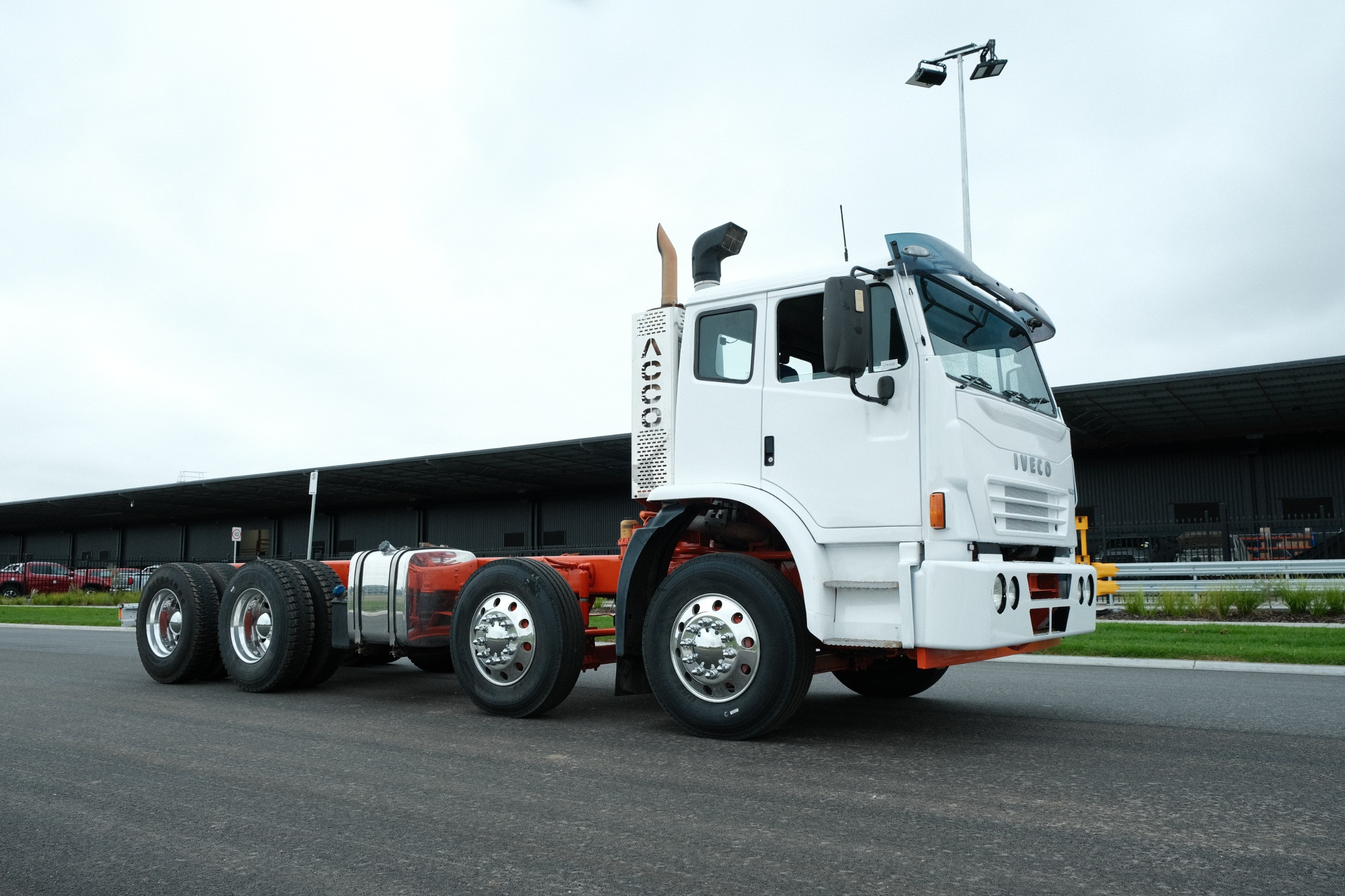 2013 Iveco Acco 2350G image 4