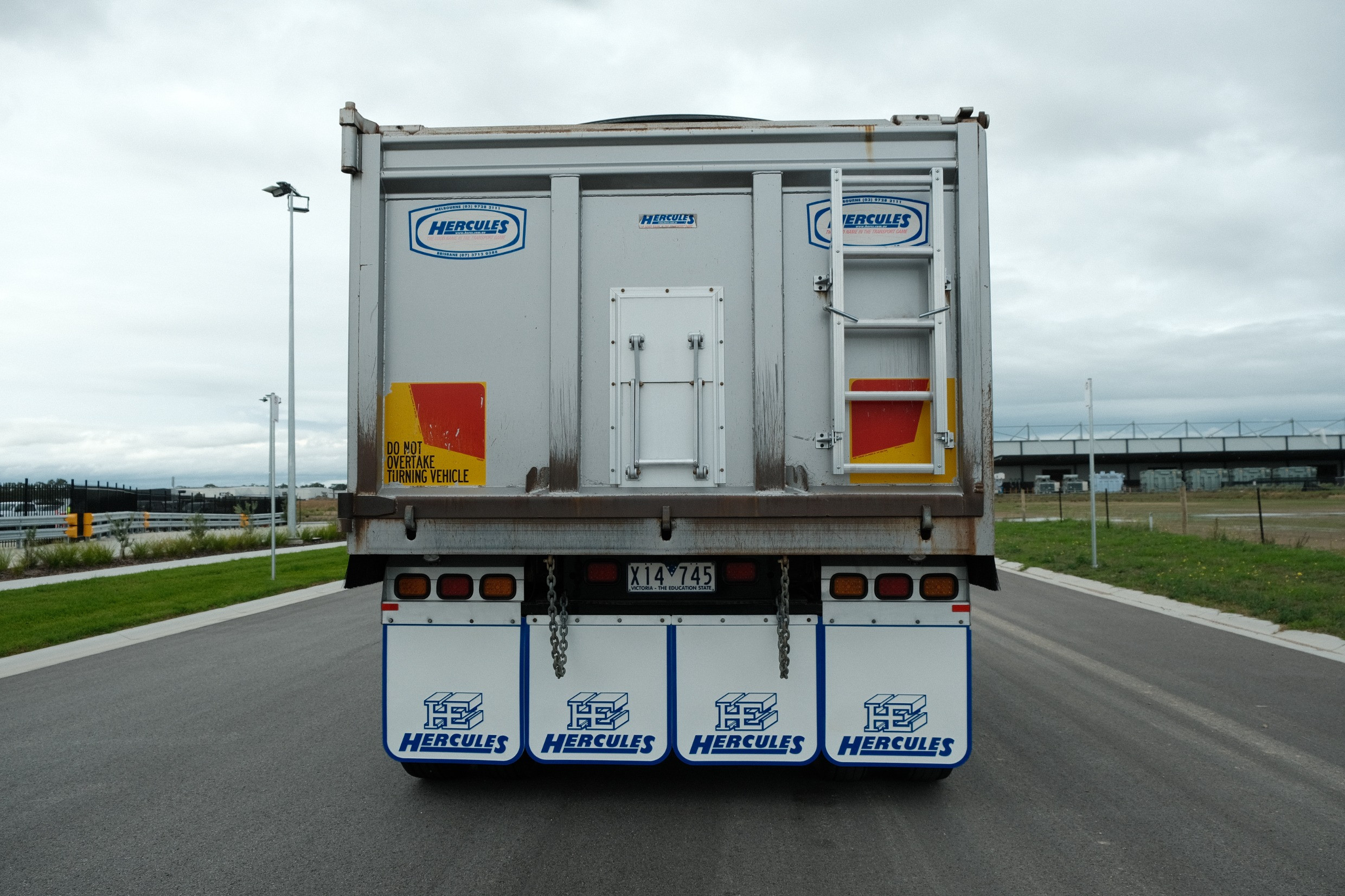 2016 Mack GRANITE image 10