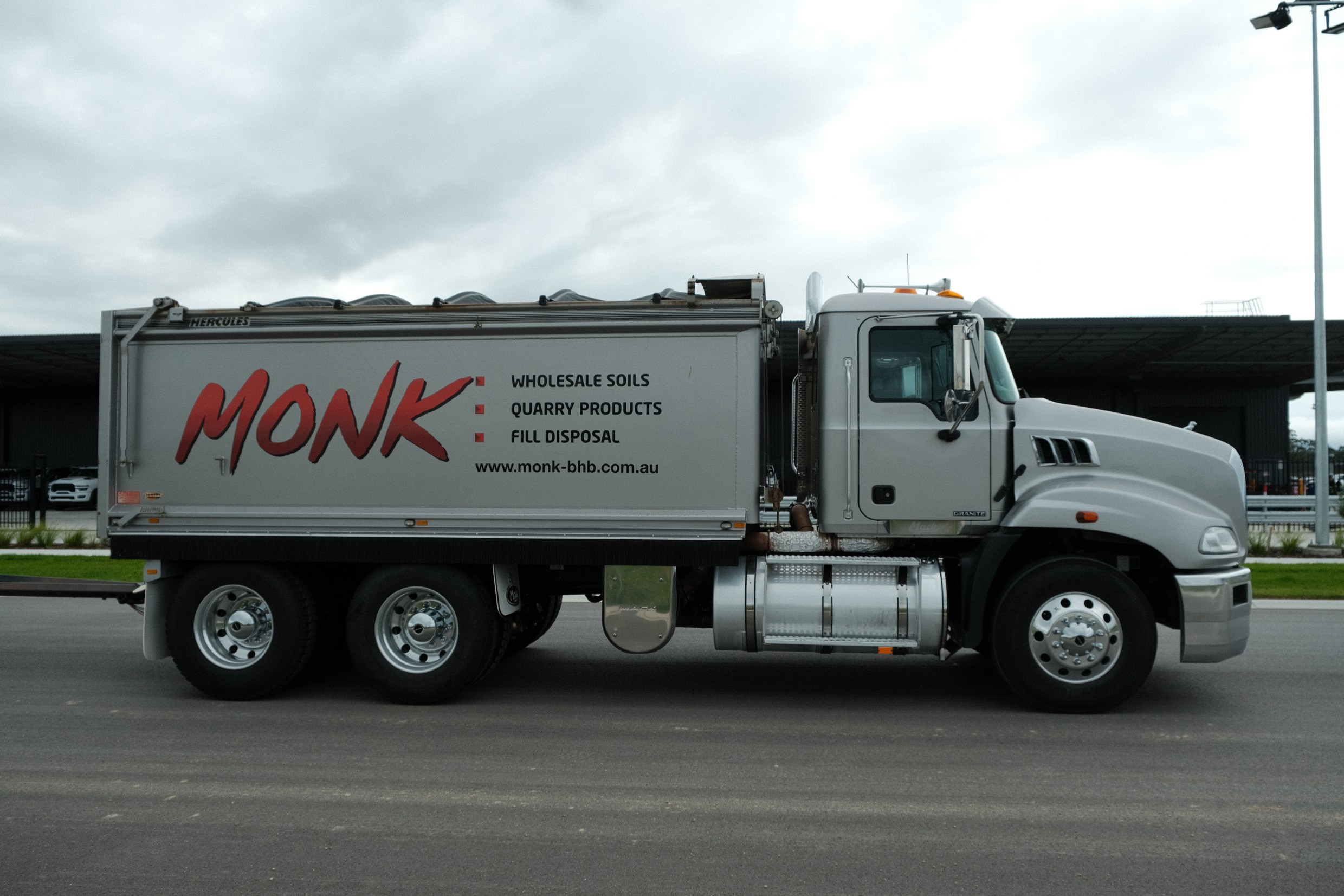 2016 Mack GRANITE image 17