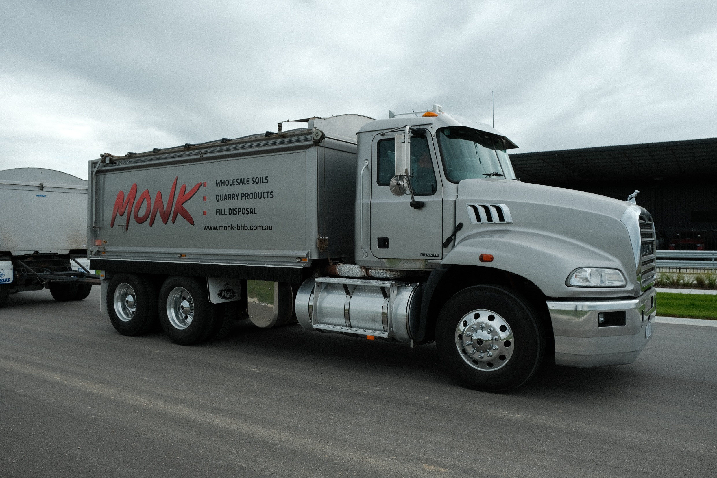 2016 Mack GRANITE image 18