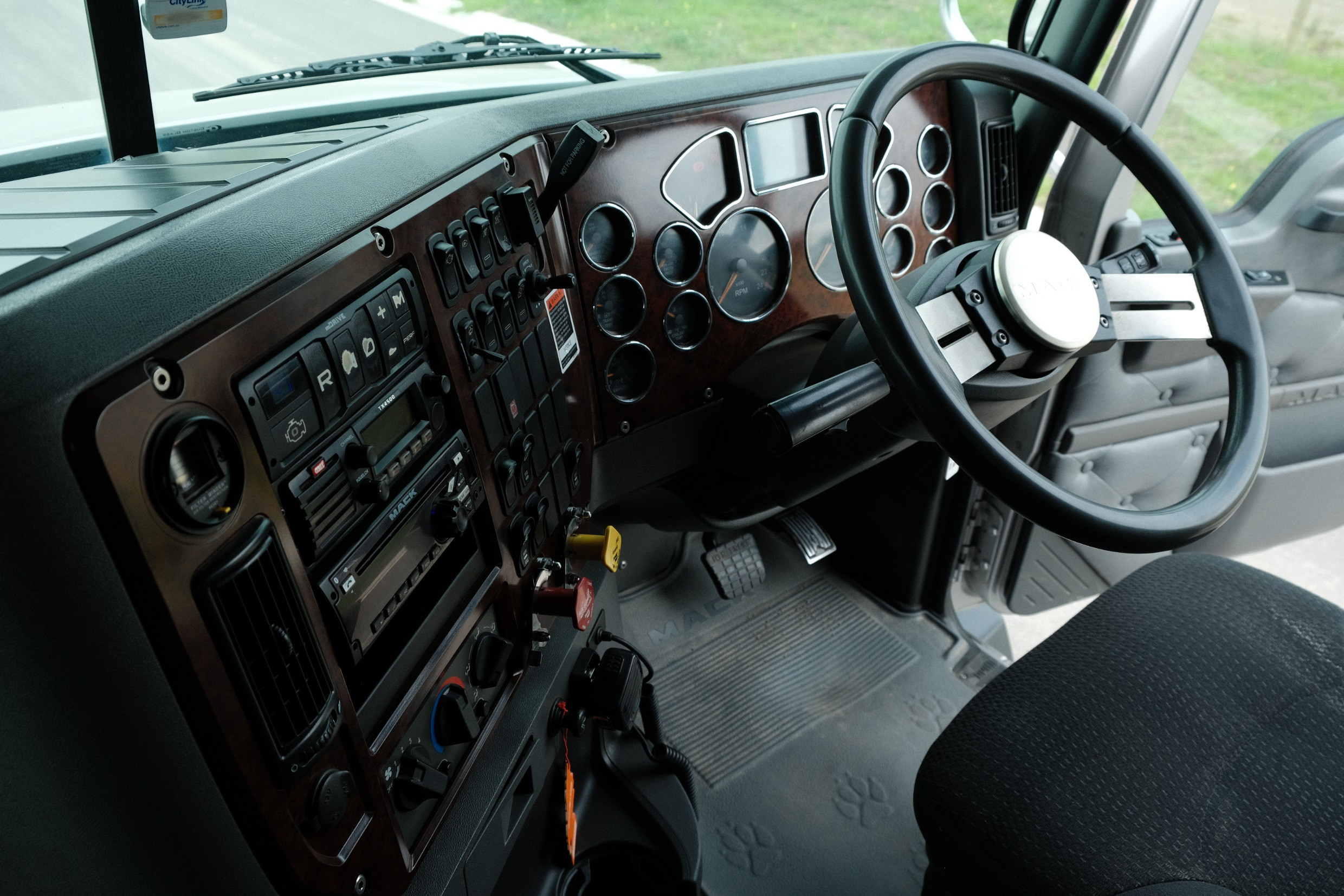 2016 Mack GRANITE image 19