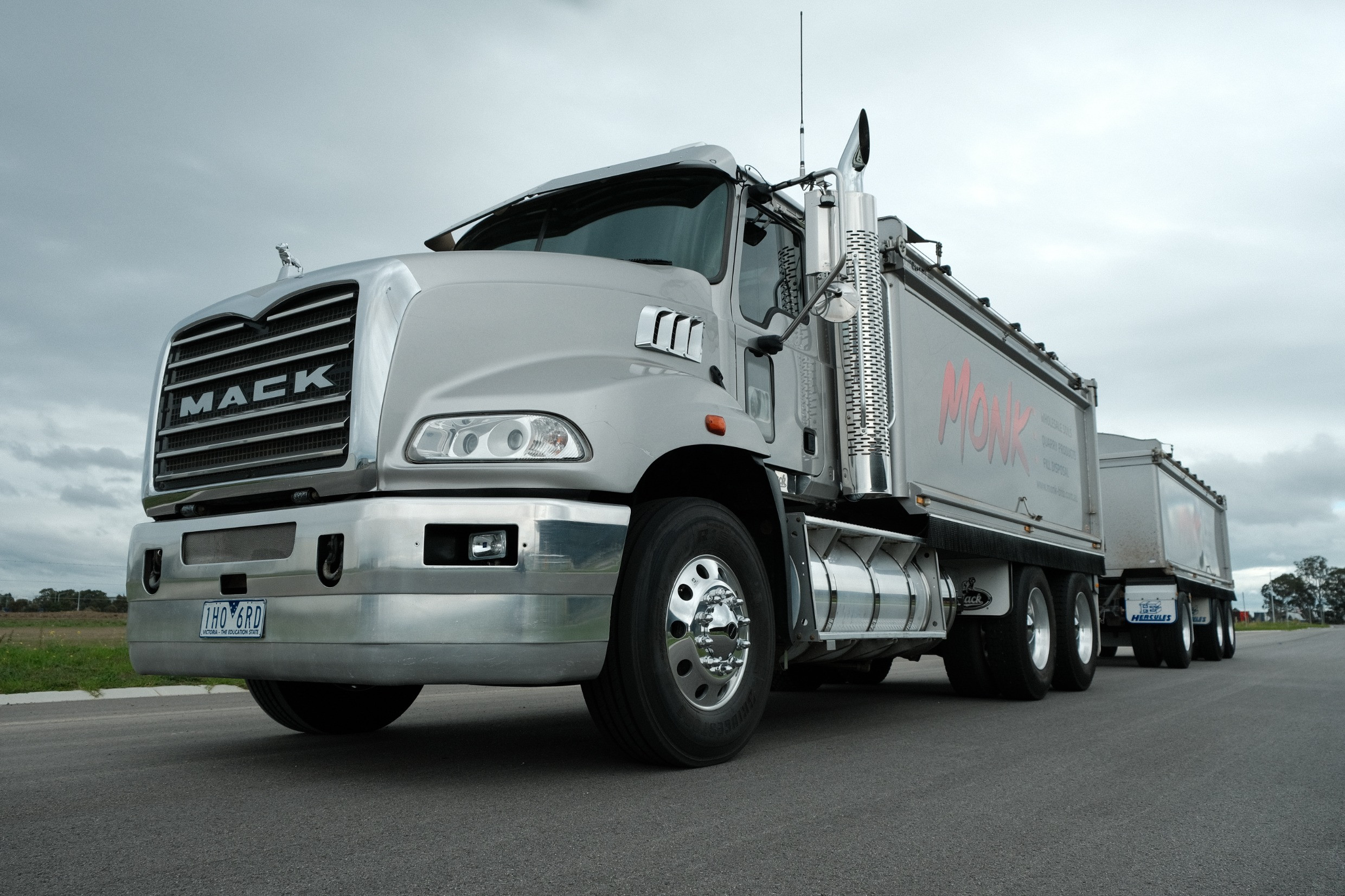 2016 Mack GRANITE image 3